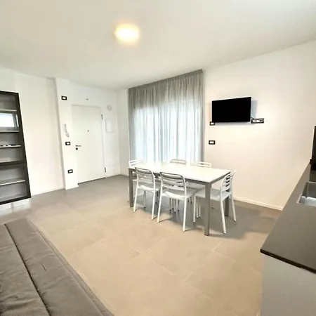 Penthouse With Pool And Solarium Bibione