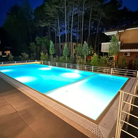 Penthouse With Pool And Solarium Appartamento Bibione